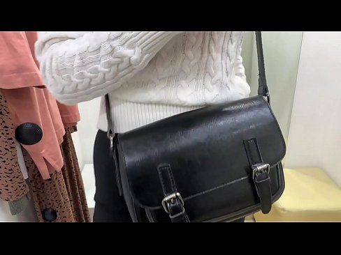 ❤️ Masturbasyon piblik nan jenn femèl FeralBerry ak yon gode nan sal la Fitting ❤️ Sèks bon jan kalite nan pònografi ht.high-pass.ru