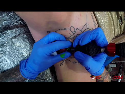 ❤️ Ekstrèmman tatoue hottie Sully Savage te fè yon tatoo sou klitoris li ❤️ Sèks bon jan kalite nan pònografi ht.high-pass.ru