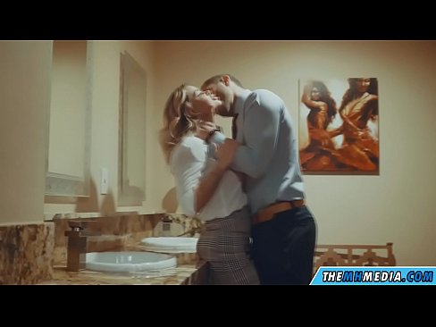 ❤️ Lè yon blond bèl sedui ou nan yon twalèt piblik ❤️ Sèks bon jan kalite nan pònografi ht.high-pass.ru